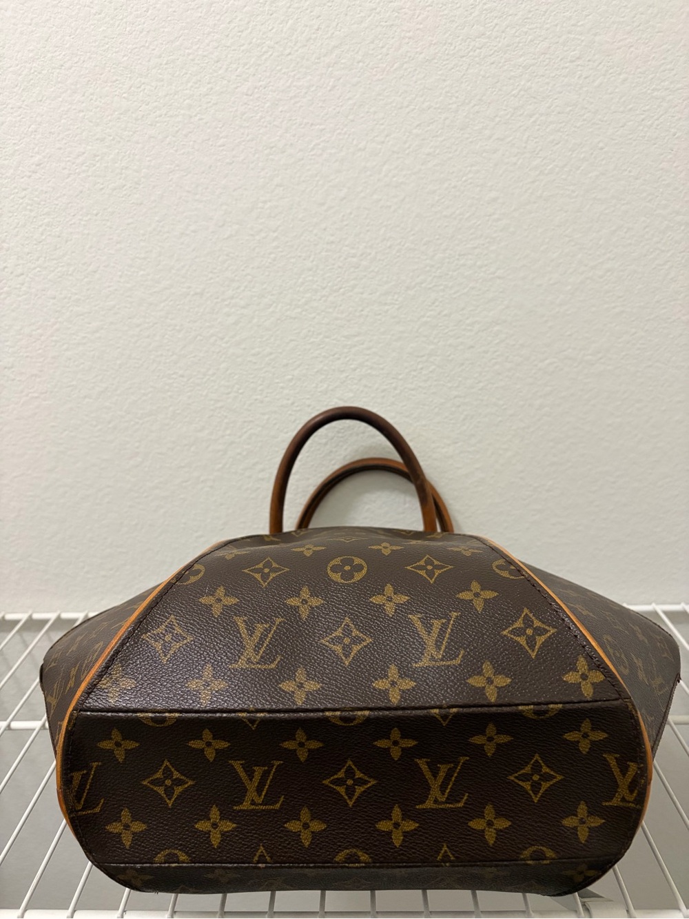 Louis Vuitton Bag - Picture 9 of 11